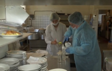 У Дніпрі закрили на карантин школу, де масово занедужали діти (відео)