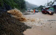 В результате мощного урагана на Филиппинах погибло не менее 12 человек (фоторепортаж, видео)
