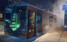 В Киеве во время движения загорелся троллейбус