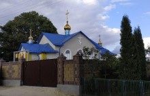 У Котюжинах на Тернопільщині громада УПЦ, яка минулого року лишилася церкви, побудувала новий храм