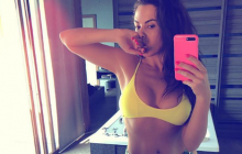 "Мокрая и сексуальная": Настя Каменских в купальнике взбудоражила сеть