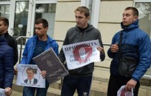 На Закарпатті пікетували угорське консульство після скандалу з видачею паспортів (фото)