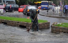 Затоплені вулиці, річки та водоспади: Одеса пережила потужну зливу (фото, відео)