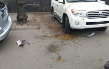 У Києві облили фекаліями авто російських дипломатів (фото)