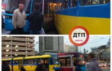 Трамвайний дрифт: у Києві біля вокзалу зіткнулися два швидкісних трамваї (фото)