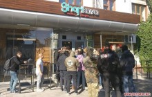 У Житомирі ледь не спалили кафе через карту України без Криму (фото)
