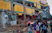 Death toll jumps to 384 after tsunami, quake in Indonesia – media