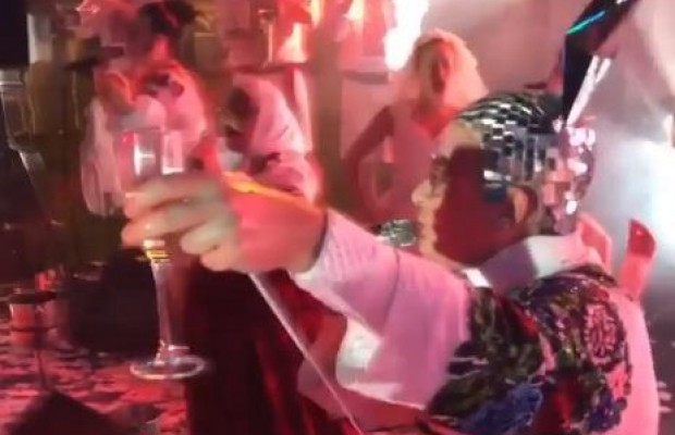 Верка Сердючка "зажгла" на афтепати "Новой волны" в РФ: Ани Лорак и Лазарев пустились в пляс  (видео)