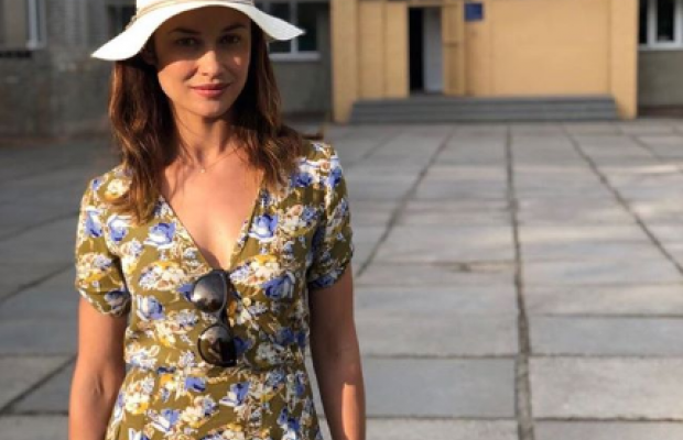 Девушка Бонда приехала в родной Бердянск и искупалась в Азовском море (фото, видео)