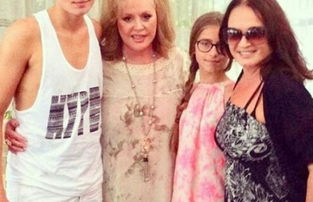 В сети появилось архивное совместное фото Пугачевой и Ротару