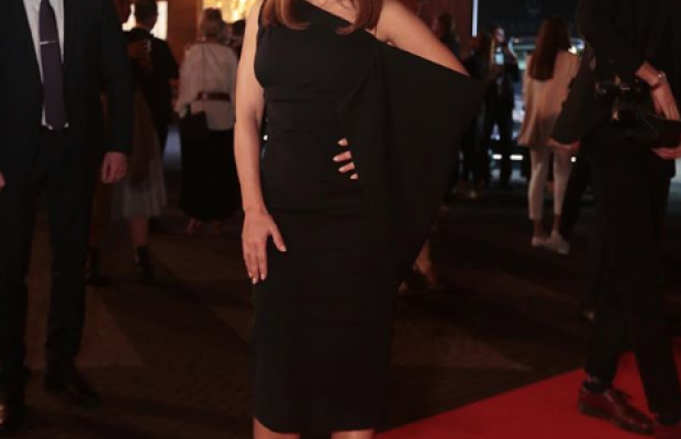Ани Лорак щегольнула новым образом на красной дорожке в России и попала под раздачу хейтеров (фото)