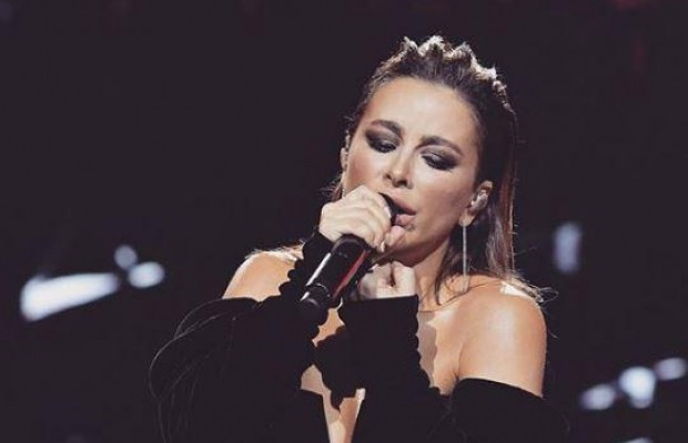 "Старуха из ботокса и силикона": Ани Лорак шокировала фанатов новым фото