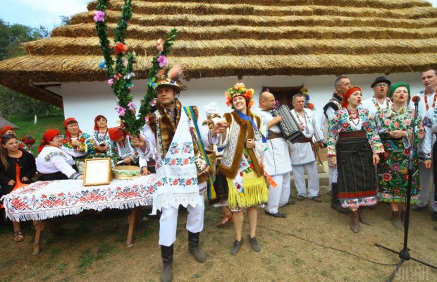В Черновцах прошел этно-фестиваль свадебных традиций (фоторепортаж)