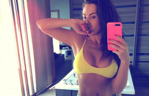 "Мокрая и сексуальная": Настя Каменских в купальнике взбудоражила сеть