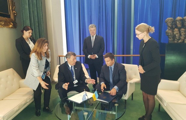 Україна і Уругвай підписали угоду про безвіз