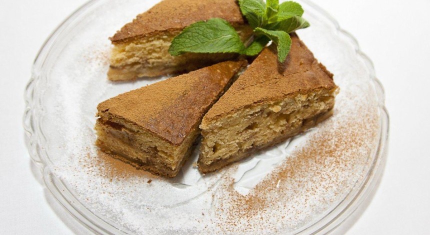 День шарлотки: кондитеры раскрыли секреты приготовления яблочного пирога (видео)