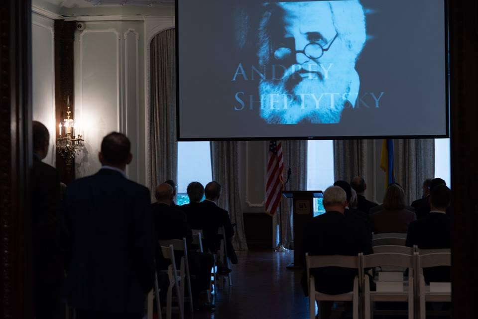 Lozhkin presented the Sheptytsky medal to the Head of the World Jewish Congress Lozhkin presented the Sheptytsky medal to the Head of the World Jewish Congress