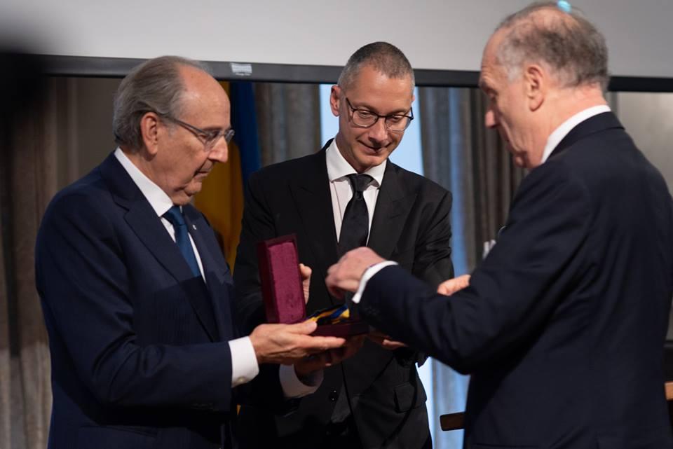 Lozhkin presented the Sheptytsky medal to the Head of the World Jewish Congress Lozhkin presented the Sheptytsky medal to the Head of the World Jewish Congress