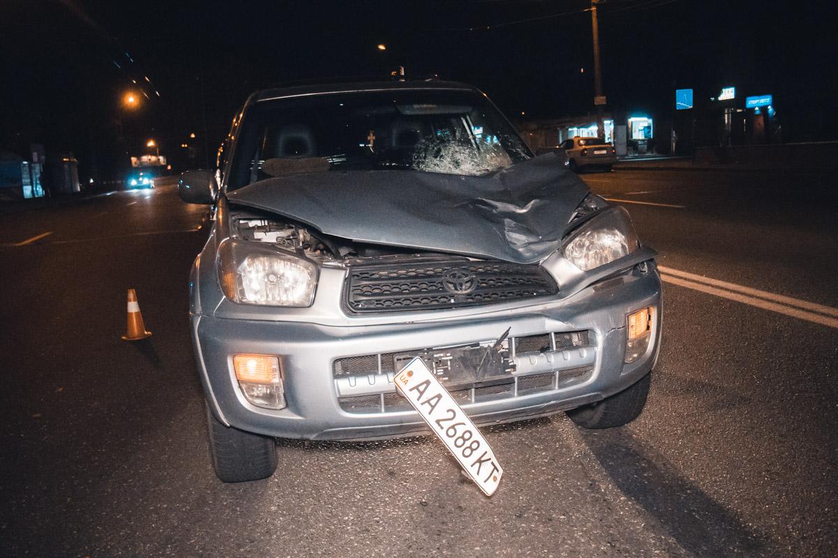 Toyota Rav 4 сбила мужчину, который переходил дорогу в неположенном месте / Александр Калинчук / Информатор Toyota Rav 4 сбила мужчину, который переходил дорогу в неположенном месте / Александр Калинчук / Информатор