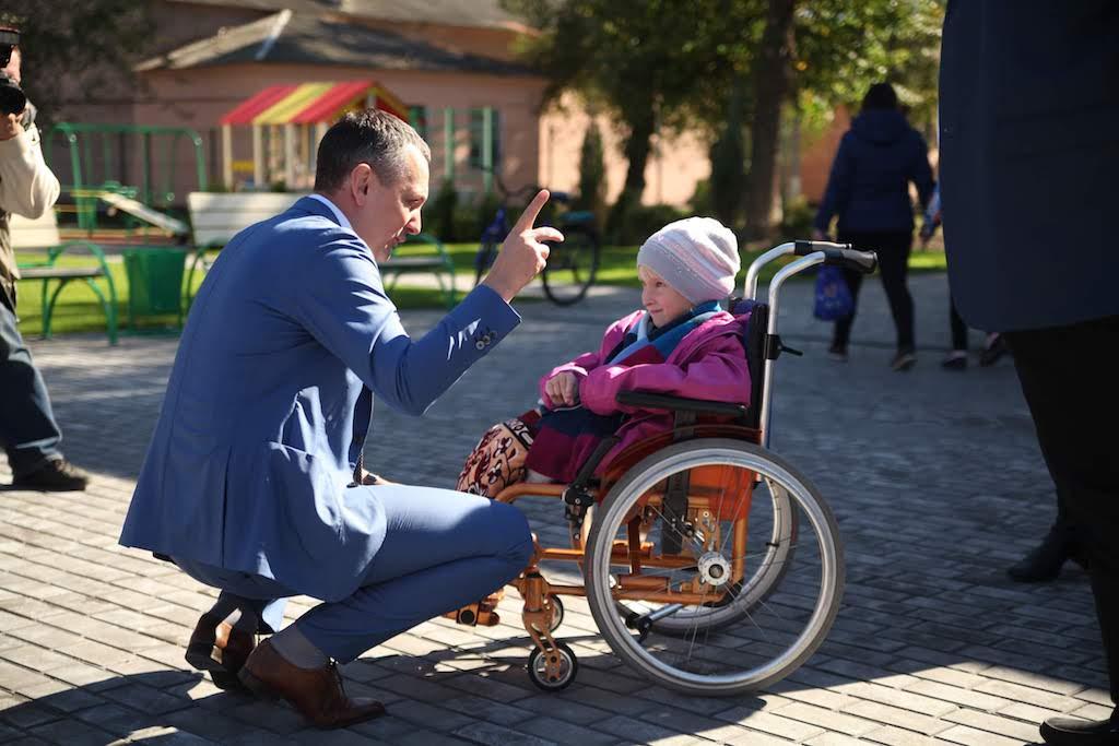 Марина Порошенко і Валентин Резніченко відкрили інклюзивно-ресурсний центр у Петриківці Дніпропетровської області Марина Порошенко і Валентин Резніченко відкрили інклюзивно-ресурсний центр у Петриківці Дніпропетровської області
