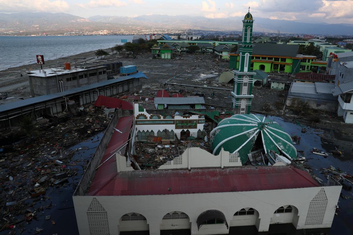 Последствия землетрясения в Индонезии / REUTERS