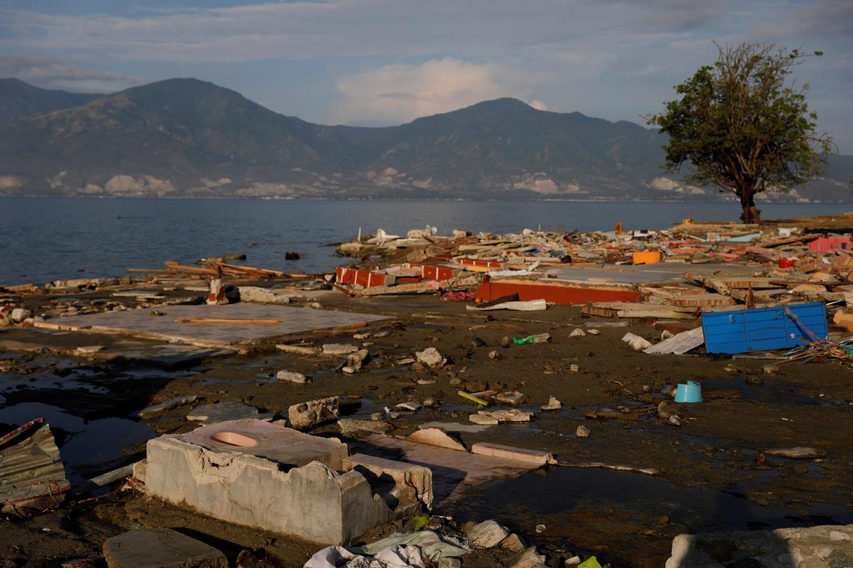 Последствия землетрясения и цунами в Индонезии / REUTERS