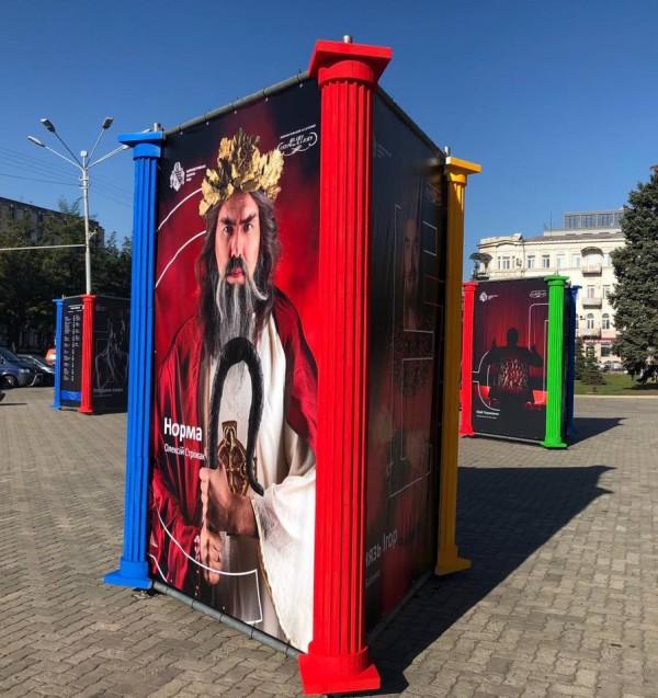 Афіші в місті з'явилися перед початком театрального сезону \ Фейсбук Юрій Голік Афіші в місті з'явилися перед початком театрального сезону \ Фейсбук Юрій Голік