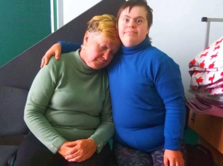 Мешканка Ічні Ніна з донькою / facebook.com/backandalive Мешканка Ічні Ніна з донькою / facebook.com/backandalive