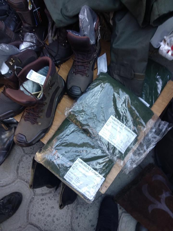 В Днепре на рынке торговали формой Нацгвардии \ НД Днипро В Днепре на рынке торговали формой Нацгвардии \ НД Днипро