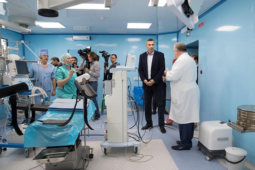 Кличко проверил, как идут ремонтные работы в операционном отделении / kiev.klichko.org Кличко проверил, как идут ремонтные работы в операционном отделении / kiev.klichko.org