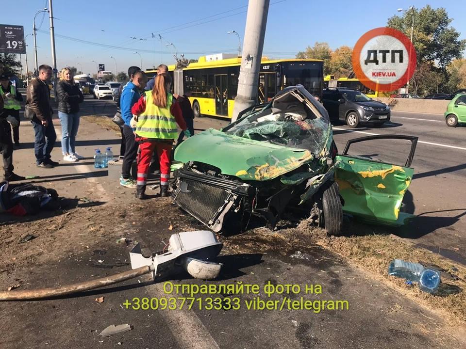 У результаті зіткнення автомобілів загинули дві людини / фото facebook.com/dtp.kiev.ua У результаті зіткнення автомобілів загинули дві людини / фото facebook.com/dtp.kiev.ua