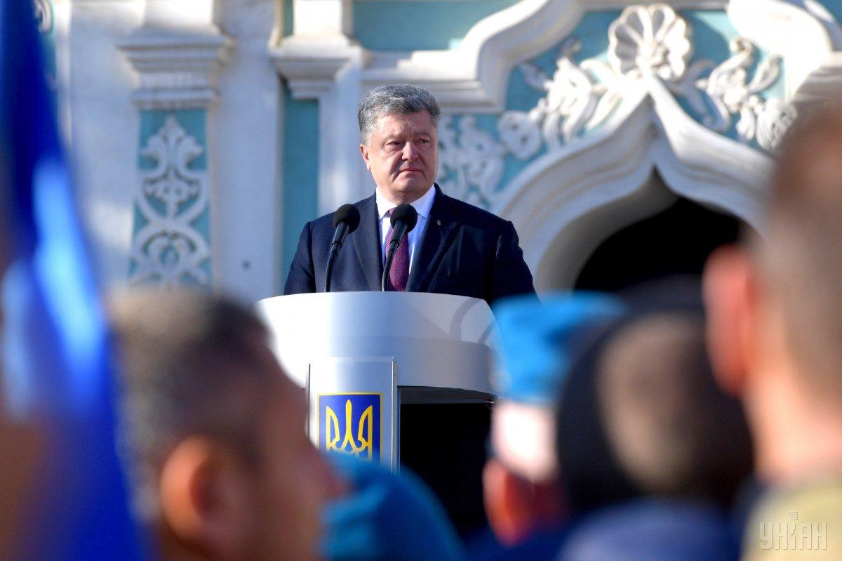 Порошенко выразил надежду, что это должно произойти в ближайшее время / фото УНИАН Порошенко выразил надежду, что это должно произойти в ближайшее время / фото УНИАН