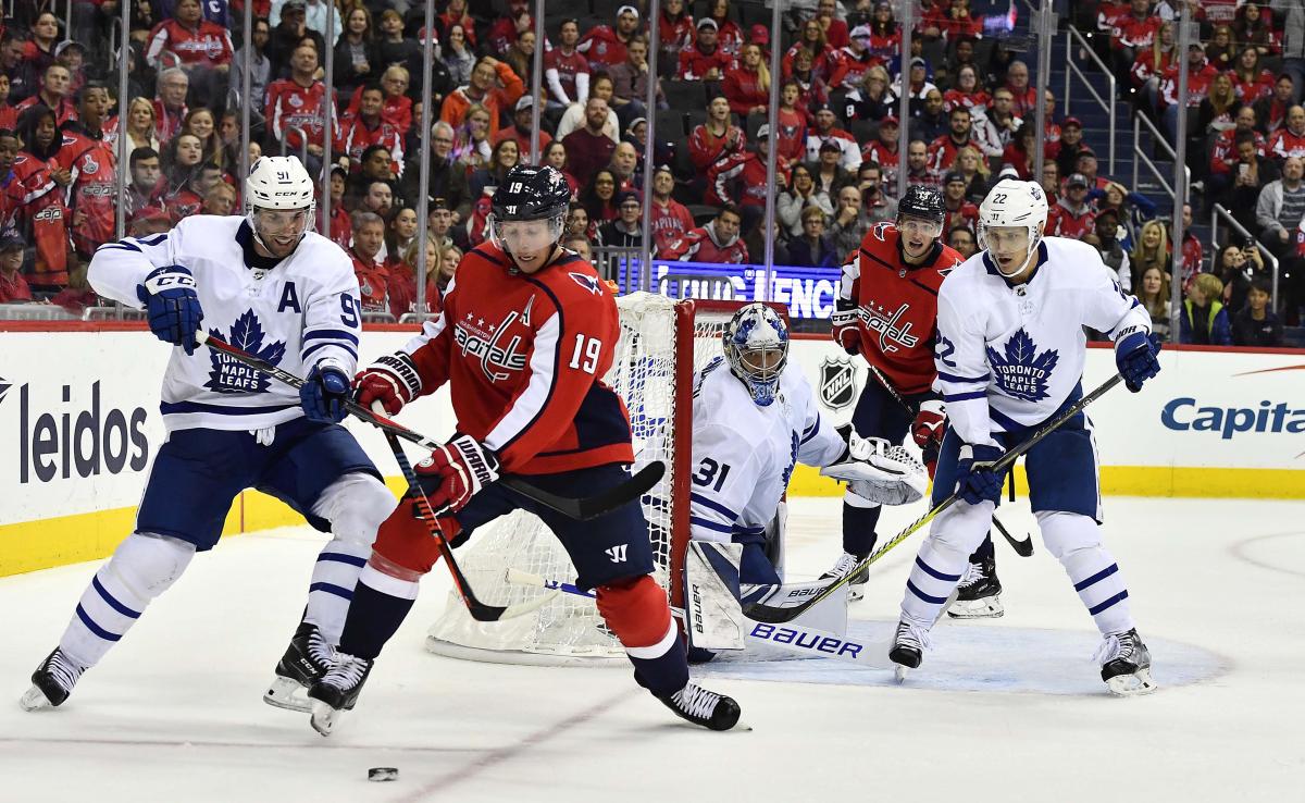 Торонто переиграл Вашингтон в центральном матче дня НХЛ / Reuters