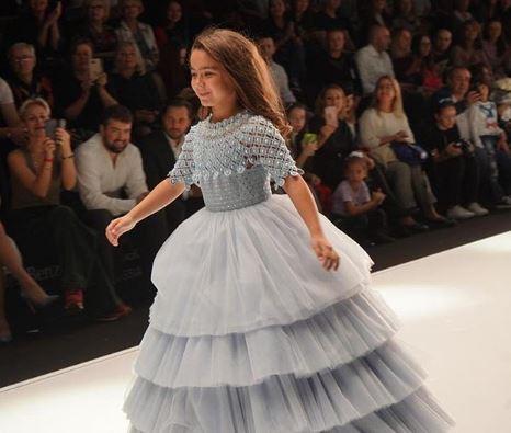 Лорак показала перші кроки доньки на подіумі / фото instagram.com/anilorak