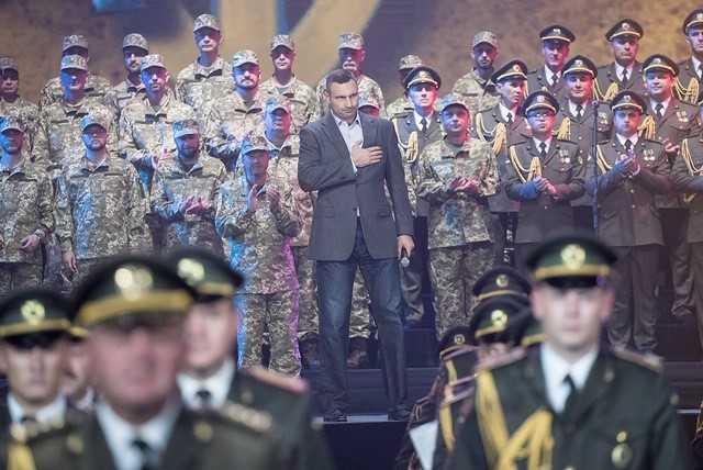 Кличко отметил, что ежемесячно адресную материальную помощь на оплату жилищно-коммунальных услуг получает 431 человек / kiev.klichko.org Кличко отметил, что ежемесячно адресную материальную помощь на оплату жилищно-коммунальных услуг получает 431 человек / kiev.klichko.org