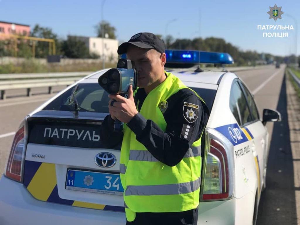 Полицейские начинают штрафовать за превышение скорости на дороге/ фото patrol.police.gov.ua Полицейские начинают штрафовать за превышение скорости на дороге/ фото patrol.police.gov.ua