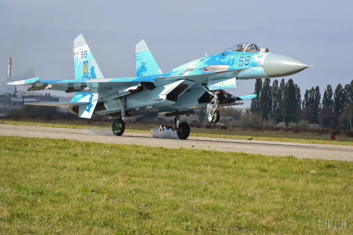 Украинские боевые самолеты будут тренироваться на трассе Киев-Чоп / фото УНИАН