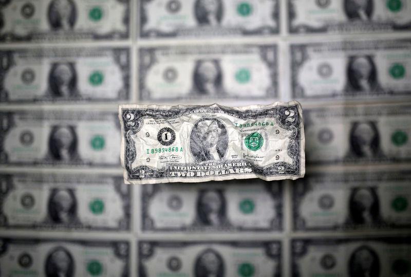 Готівковий долар в "ПриватБанку" залишився на рівні 41,60 грн/дол. / ілюстрація REUTERS
