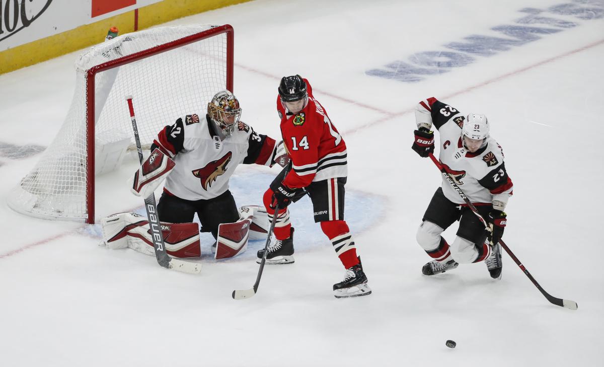 Воротар Антті Раанта відбив 33 кидка в матчі "Арізони" проти "Чикаго" / Reuters