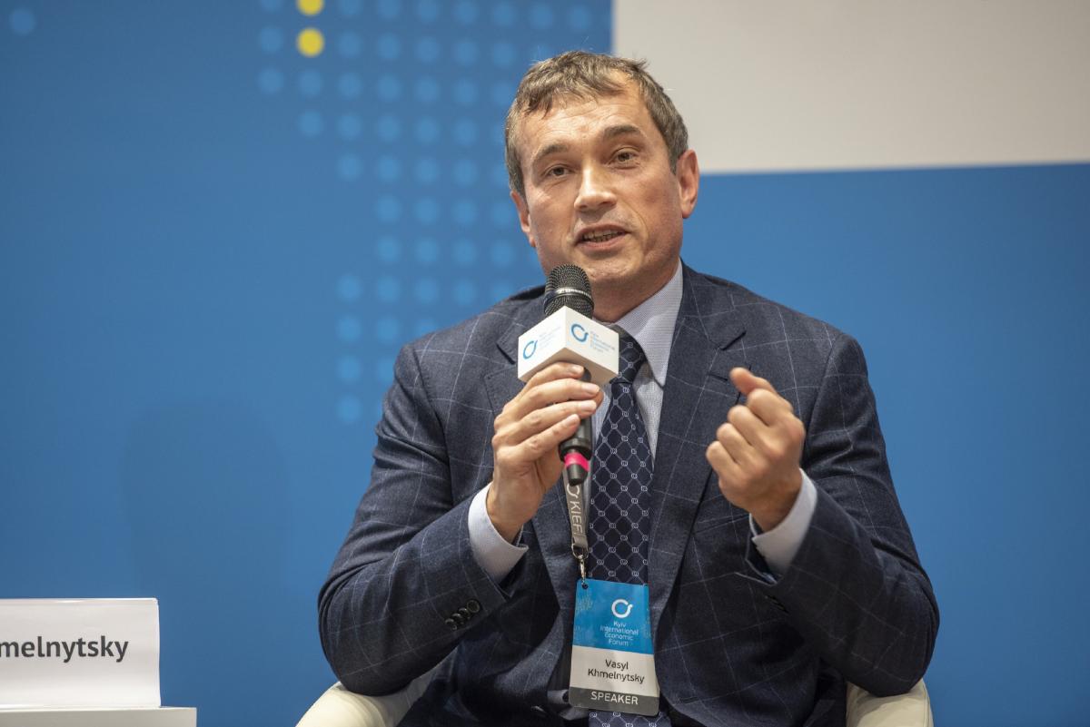 Засновник інвестгрупи Ufuture Хмельницький на КМЕФ закликав прем'єра підтримати малий і середній бізнес Засновник інвестгрупи Ufuture Хмельницький на КМЕФ закликав прем'єра підтримати малий і середній бізнес