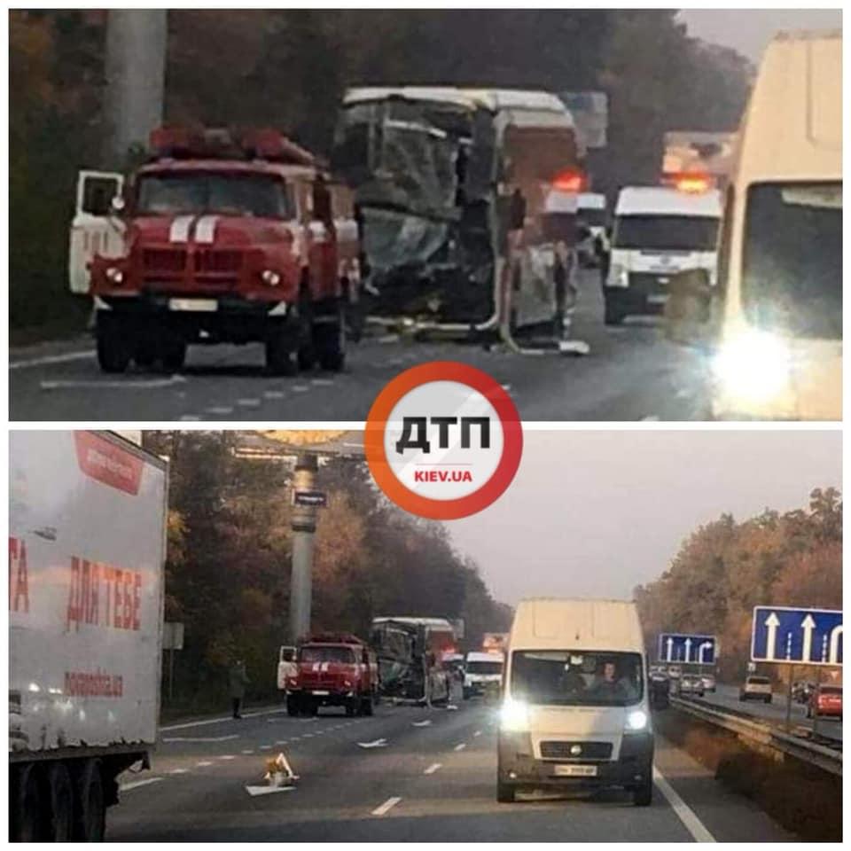 Під Києвом у серйозне ДТП потрапив автобус з учасниками "Дизель Шоу" / фото dtp.kiev.ua Під Києвом у серйозне ДТП потрапив автобус з учасниками "Дизель Шоу" / фото dtp.kiev.ua