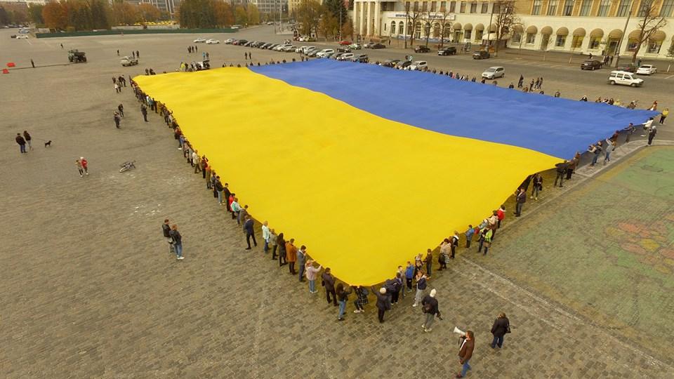 На площади Свободы развернули самый большой в мире флаг Украины / фото Артем Гребенюк/Facebook На площади Свободы развернули самый большой в мире флаг Украины / фото Артем Гребенюк/Facebook