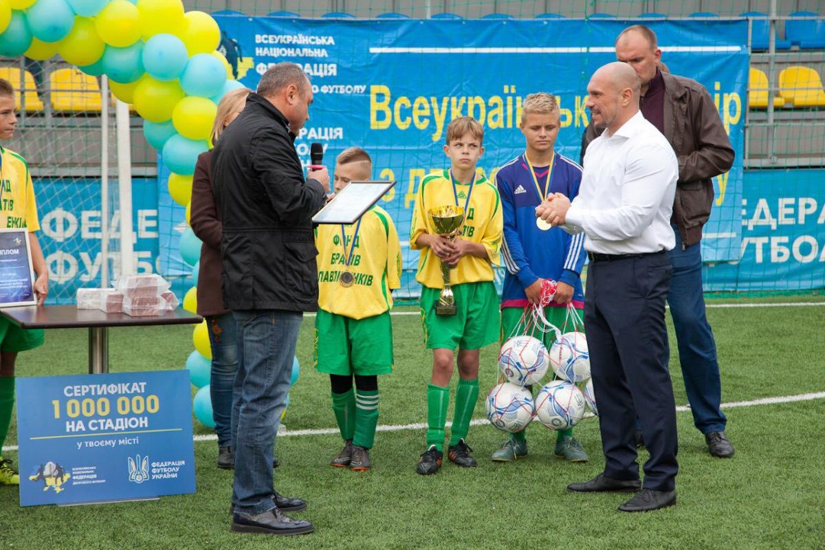 Полтавські футболісти виграли мільйон гривень на новий стадіон Полтавські футболісти виграли мільйон гривень на новий стадіон