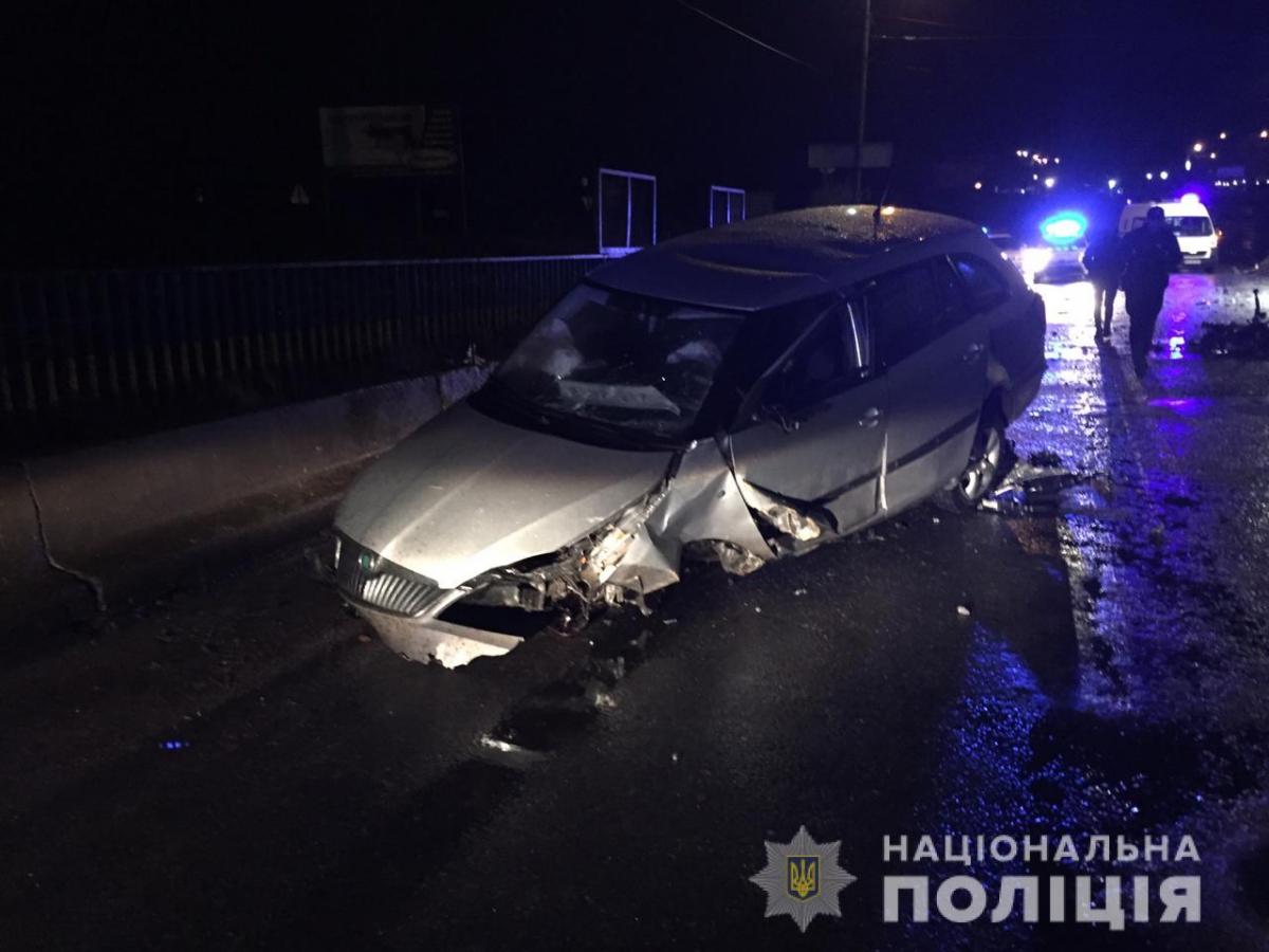У Тернополі внаслідок ДТП важко травмовано двох осіб (фото) У Тернополі внаслідок ДТП важко травмовано двох осіб (фото)