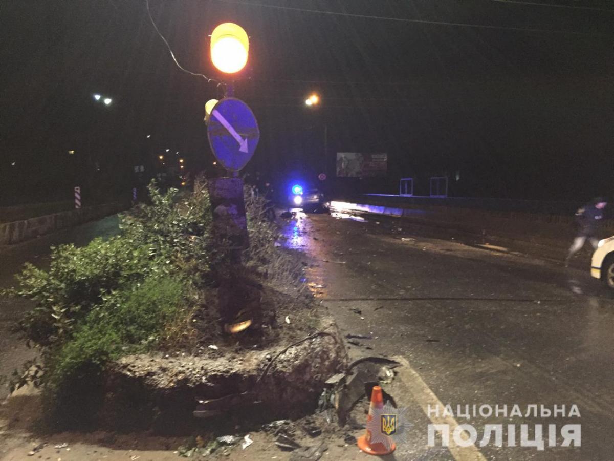 У Тернополі внаслідок ДТП важко травмовано двох осіб (фото) У Тернополі внаслідок ДТП важко травмовано двох осіб (фото)
