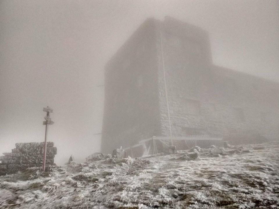 Заснеженная гора Поп Иван Черногорский 24 октября 2018 года / Фото facebook.com/chornogora.rescue112 Заснеженная гора Поп Иван Черногорский 24 октября 2018 года / Фото facebook.com/chornogora.rescue112