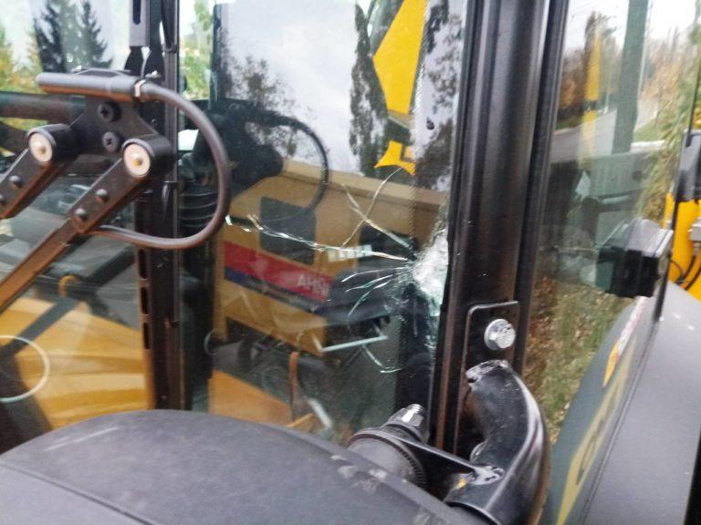 Столичних комунальників закидали камінням / kte.kmda.gov.ua Столичних комунальників закидали камінням / kte.kmda.gov.ua
