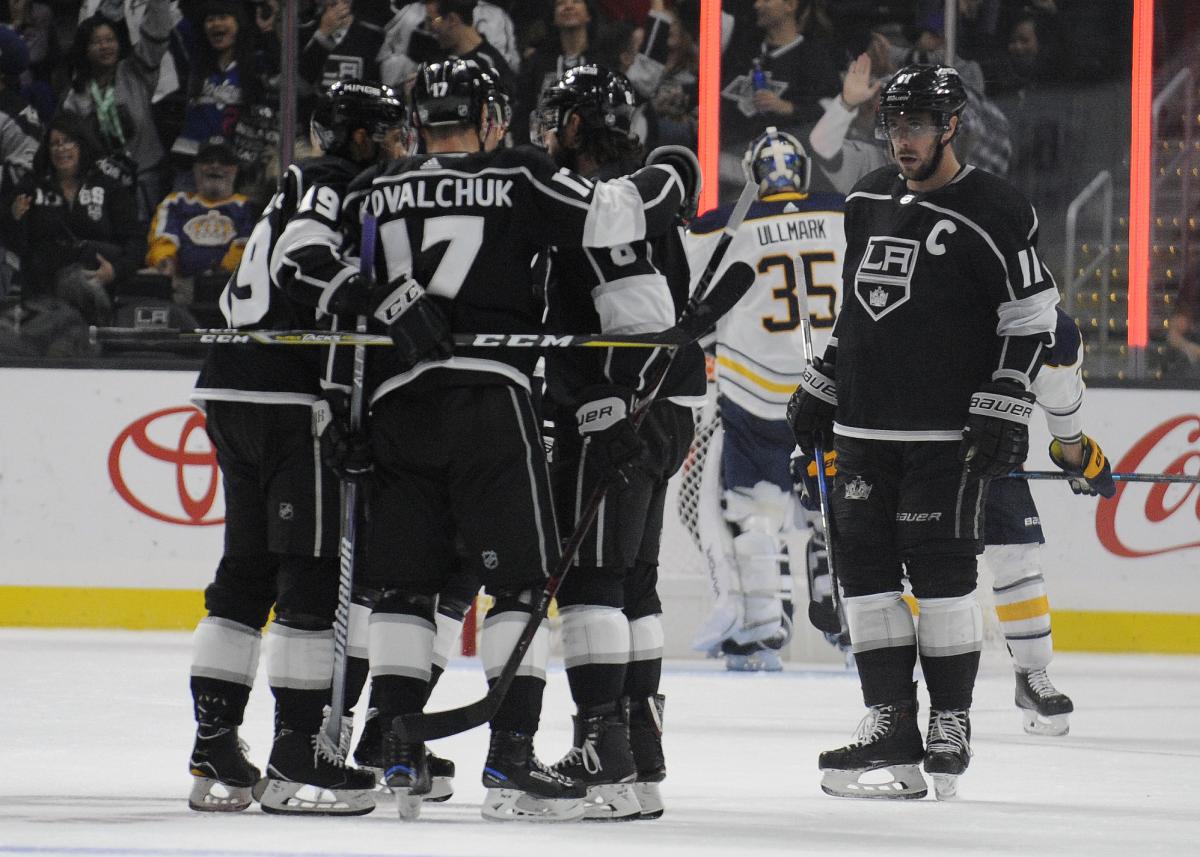 Лос-Анджелес проиграл шестой матч подряд в НХЛ / Reuters