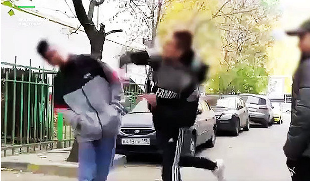 Подростки захотели наказать своего сверстника, 8-классника, который якобы оскорбил их в социальной сети / скриншот Подростки захотели наказать своего сверстника, 8-классника, который якобы оскорбил их в социальной сети / скриншот