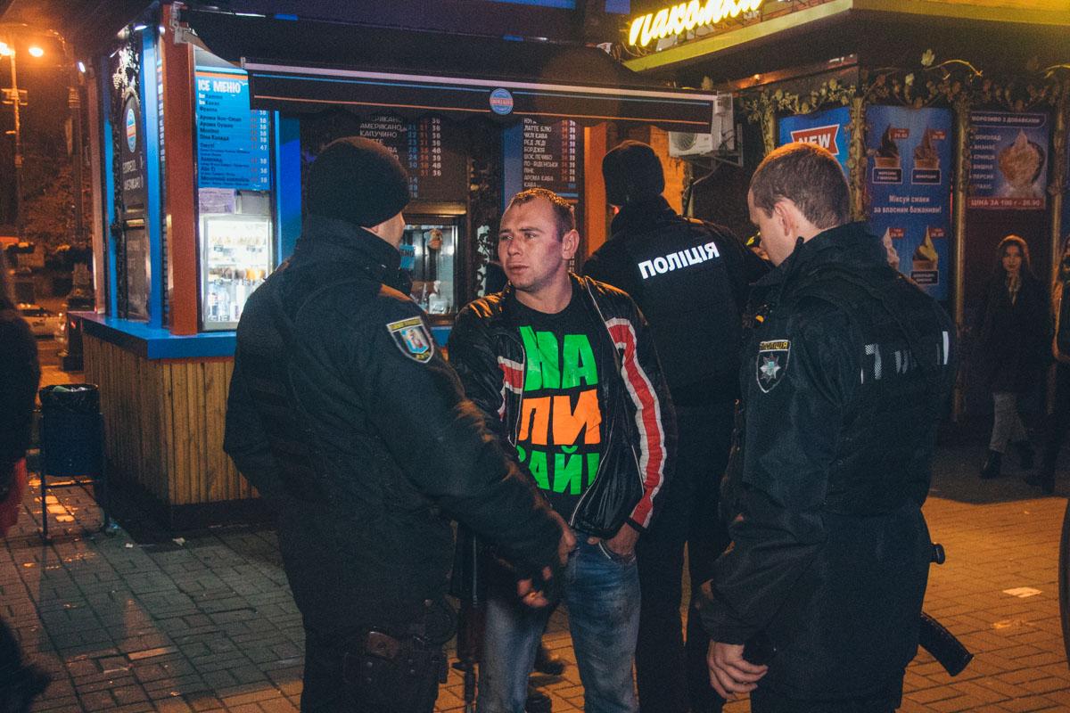 Чоловік стверджує, що його побили поліцейські / фото Дмитро Щерблюк / Інформатор Чоловік стверджує, що його побили поліцейські / фото Дмитро Щерблюк / Інформатор